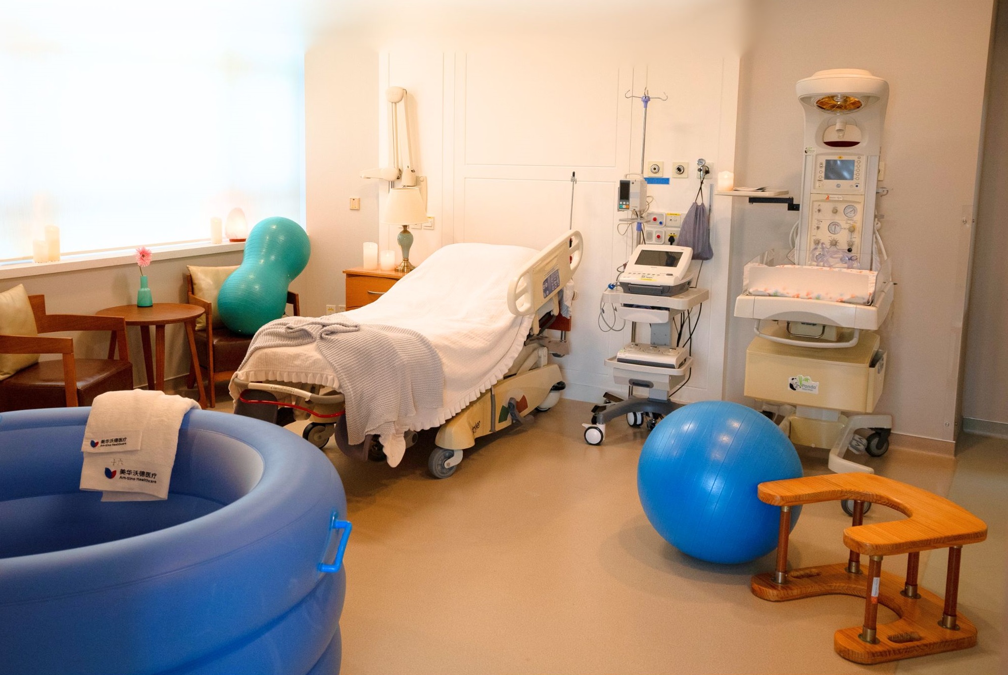A private birth suite at the Am-Sino Birth Center